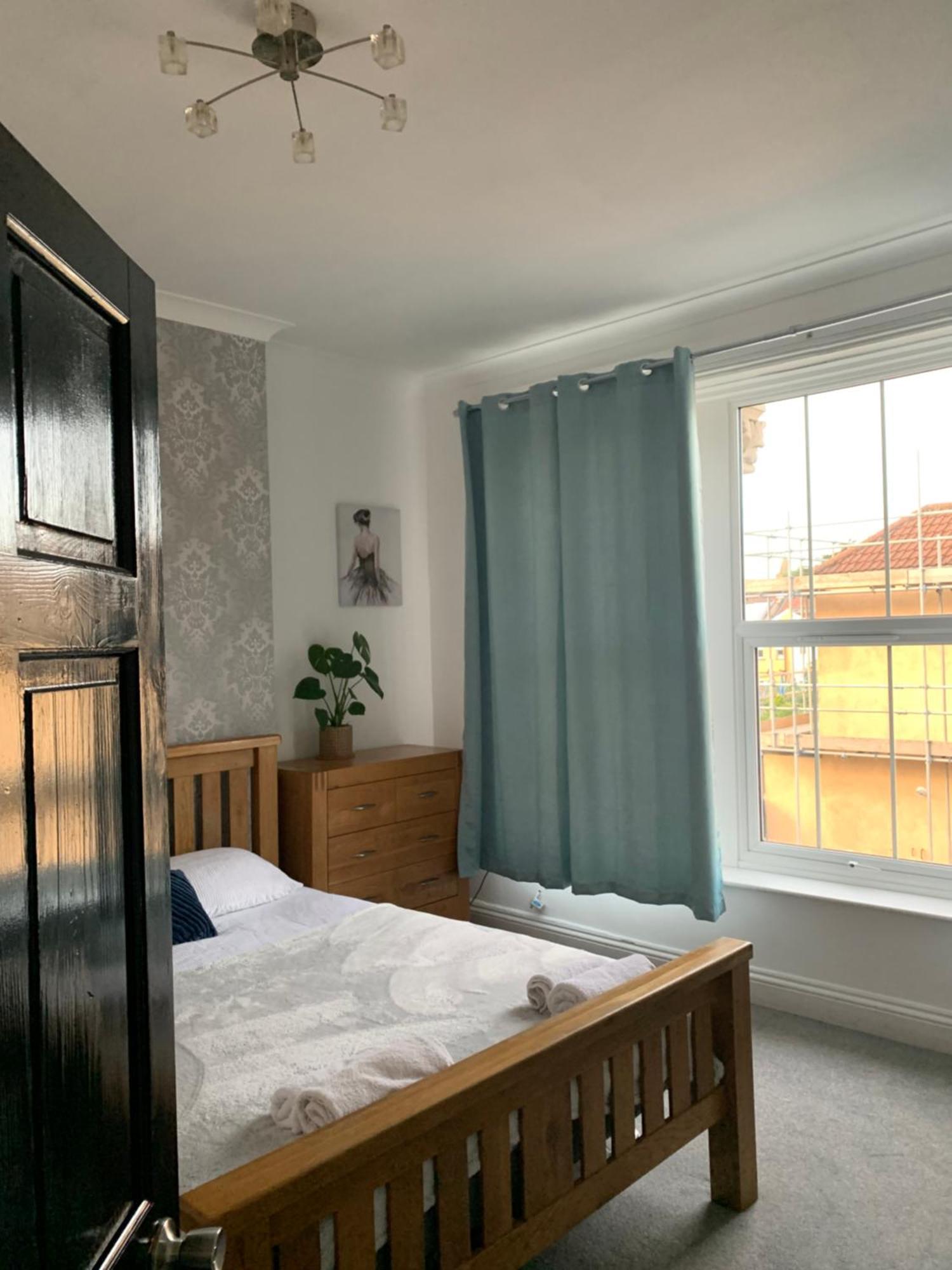 Stylish 91Sqm Victoria 2 Bedroom Apartment Bristol Exterior photo