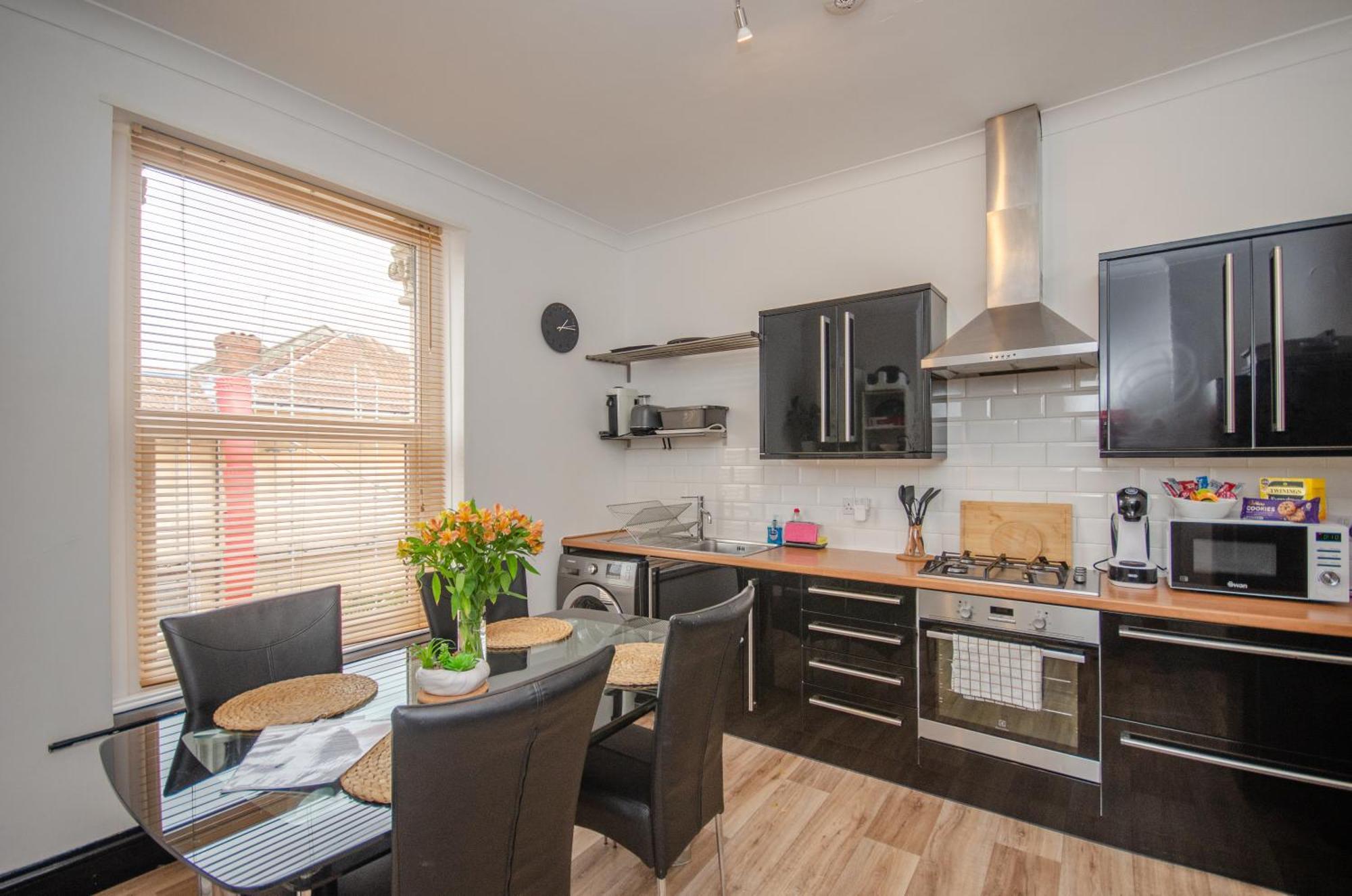 Stylish 91Sqm Victoria 2 Bedroom Apartment Bristol Exterior photo