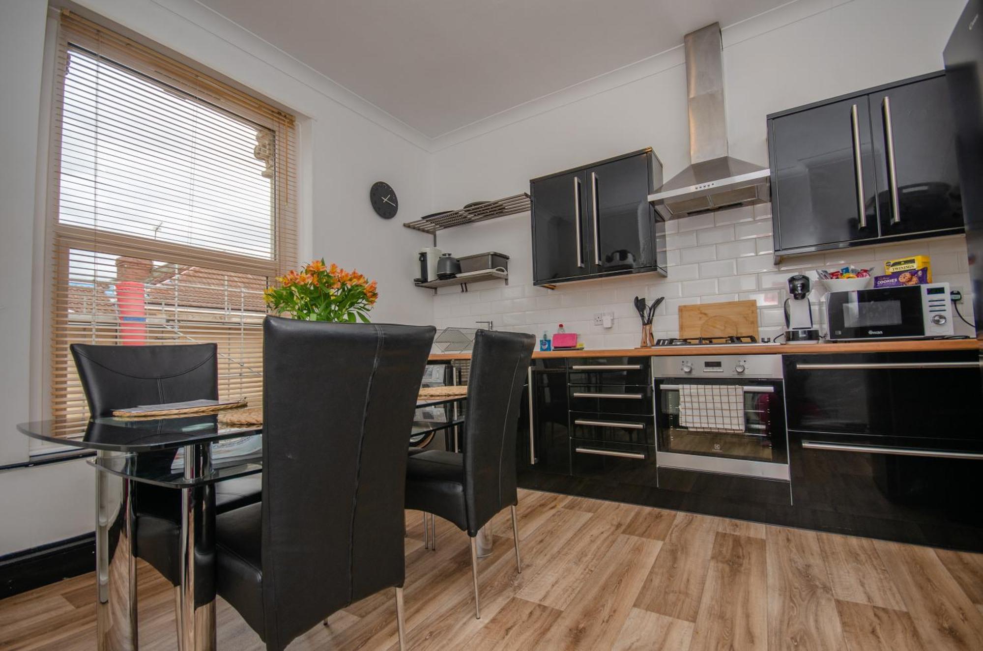 Stylish 91Sqm Victoria 2 Bedroom Apartment Bristol Exterior photo